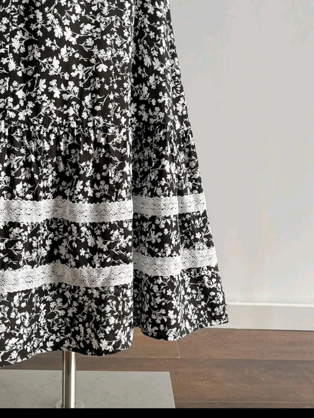 Black & White Floral V-Neck Maxi Dress with Contrast Trim - Picture 7 of 10